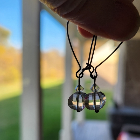 Pretty Handmade Earrings Dangle Crystal Bling Shiny Sparkle Clear Small - Picture 2 of 3